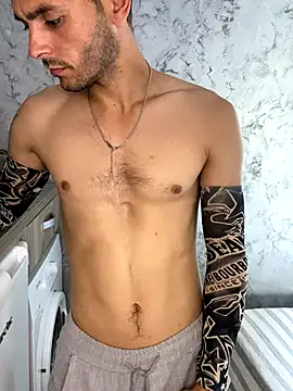 Snapshot of LeonNovaro chatting on September 10, 9:19 am LeonNovaro online show from September 10, 9:19 am