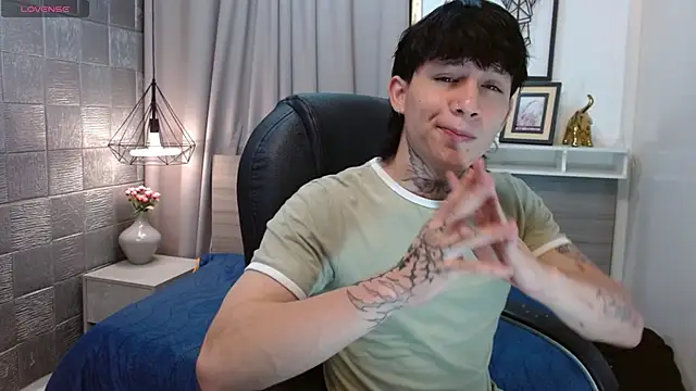 Iantwink18 online show from October 25, 8:10 pm