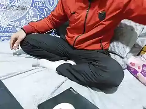 yazinyazin1 online show from February 14, 2:45 pm