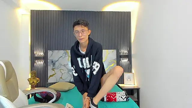 SantiagoRusso18 online show from December 22, 1:08 pm