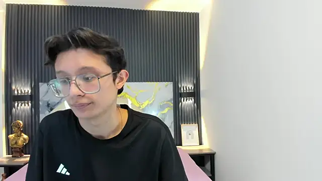 SantiagoRusso18 online show from November 10, 1:38 pm