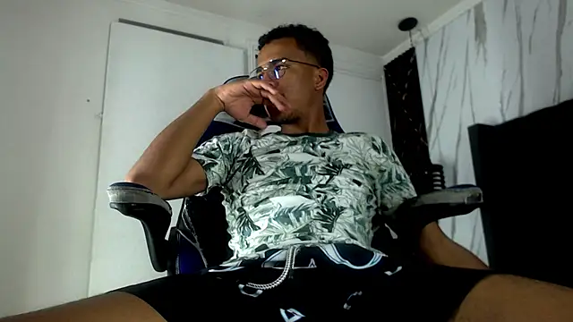 aston xvera online show from November 7, 3:43 am