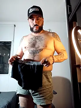 Snapshot of DaddyBear__ chatting on September 17, 3:07 am DaddyBear   online show from September 17, 3:07 am
