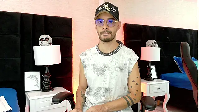 Snapshot of HairyDiamond_ chatting on October 14, 11:06 am HairyDiamond  online show from October 14, 11:06 am