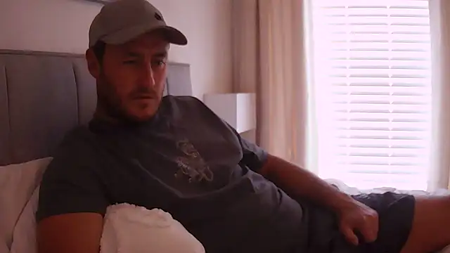 Snapshot of Londonlad818 chatting on September 24, 1:31 pm Londonlad818 online show from September 24, 1:31 pm