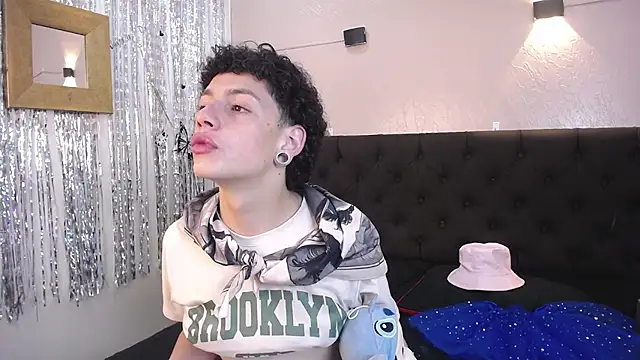 Axel rousex online show from October 8, 8:57 pm