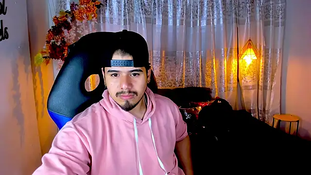 Snapshot of thiago_bos chatting on October 2, 11:36 am thiago bos online show from October 2, 11:36 am