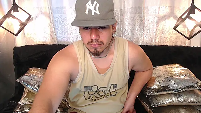 Snapshot of thiago_bos chatting on September 14, 2:08 pm thiago bos online show from September 14, 2:08 pm