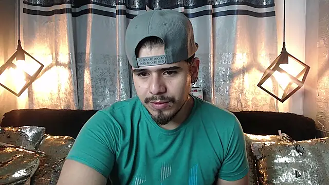 Snapshot of thiago_bos chatting on October 8, 10:41 am thiago bos online show from October 8, 10:41 am