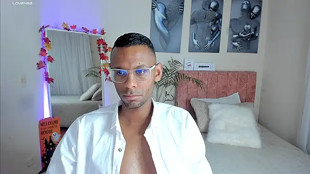 Snapshot of KingEdward_ chatting on October 24, 10:28 am KingEdward  online show from October 24, 10:28 am