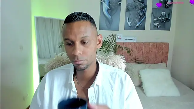 Snapshot of KingEdward_ chatting on October 13, 10:32 am KingEdward  online show from October 13, 10:32 am