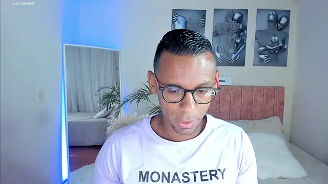 Snapshot of KingEdward_ chatting on October 4, 10:31 am KingEdward  online show from October 4, 10:31 am