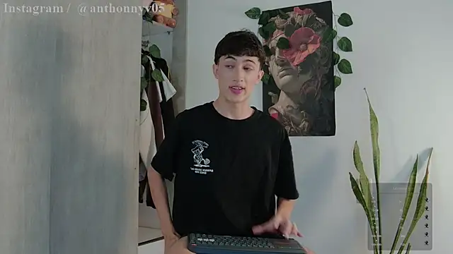 anthonny 05 online show from September 27, 9:18 am