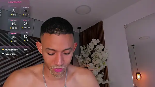 B Wild online show from November 28, 6:16 am