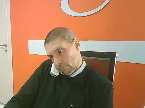 Snapshot of max79ve31 chatting on October 24, 12:51 pm max79ve31 online show from October 24, 12:51 pm