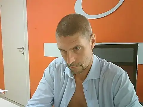 Snapshot of max79ve31 chatting on September 23, 12:15 pm max79ve31 online show from September 23, 12:15 pm