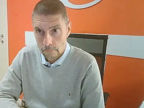 Snapshot of max79ve31 chatting on October 8, 11:47 am max79ve31 online show from October 8, 11:47 am