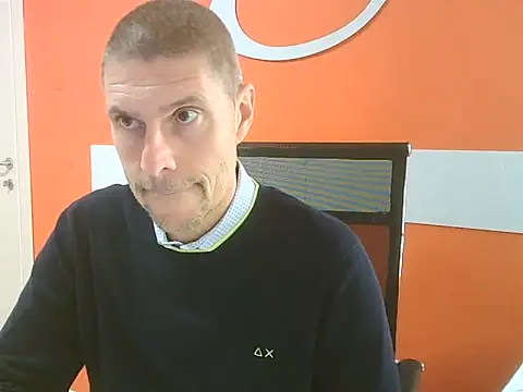 Snapshot of max79ve31 chatting on October 22, 11:25 am max79ve31 online show from October 22, 11:25 am