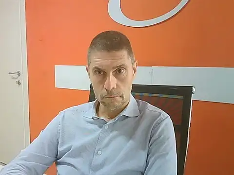 Snapshot of max79ve31 chatting on October 13, 11:49 am max79ve31 online show from October 13, 11:49 am