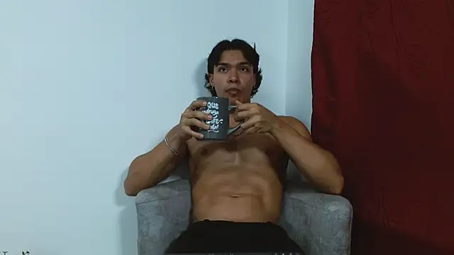 Snapshot of adriel_escalante chatting on September 19, 1:50 am adriel escalante online show from September 19, 1:50 am