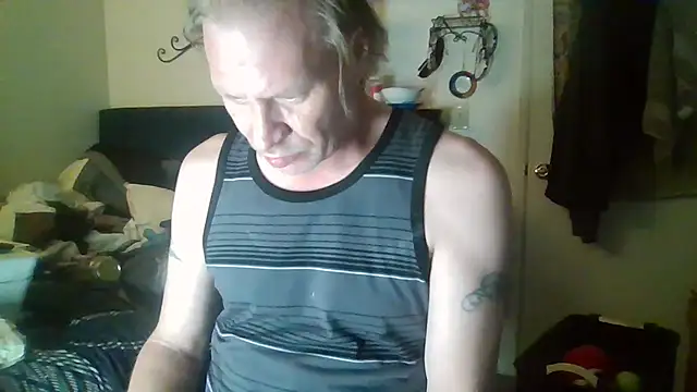 Snapshot of jamesbond007412 chatting on October 25, 5:09 am jamesbond007412 online show from October 25, 5:09 am