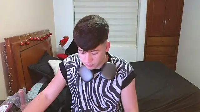 tightncuteass online show from November 14, 1:20 am