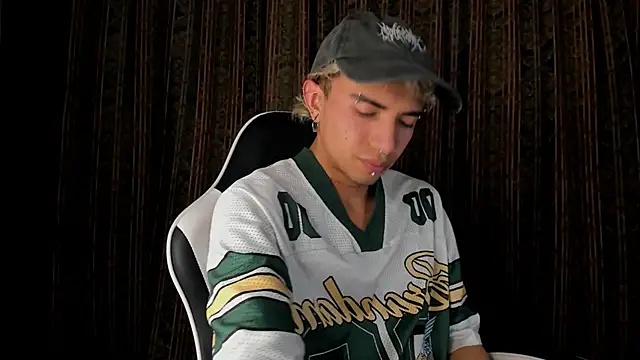 guynextdo0r online show from November 27, 11:30 pm