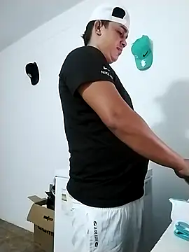 Snapshot of Alex_man23 chatting on September 26, 3:04 am Alex man23 online show from September 26, 3:04 am