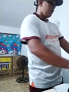 Snapshot of Alex_man23 chatting on October 22, 5:33 am Alex man23 online show from October 22, 5:33 am