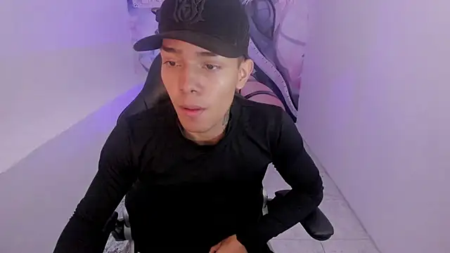 Snapshot of Hunteer_Boy chatting on October 24, 3:08 am Hunteer Boy online show from October 24, 3:08 am