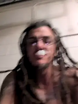 Snapshot of Clownboi17 chatting on October 21, 6:16 am Clownboi17 online show from October 21, 6:16 am