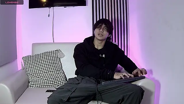 toji luxxer online show from November 6, 12:46 am