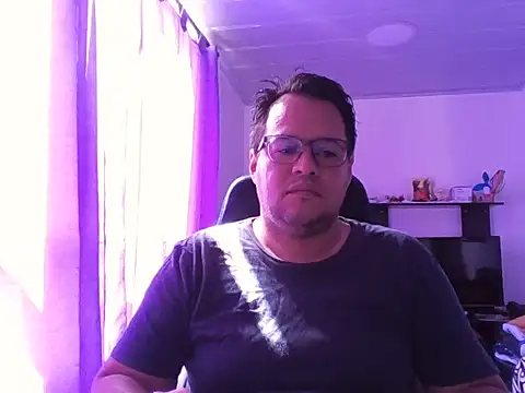 Snapshot of Alpha-Bear chatting on October 1, 2:21 pm Alpha-Bear online show from October 1, 2:21 pm