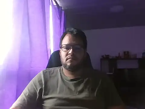 Snapshot of Alpha-Bear chatting on September 25, 6:51 pm Alpha-Bear online show from September 25, 6:51 pm