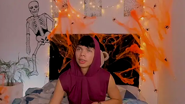 Snapshot of Zacktorres_ chatting on October 18, 12:04 am Zacktorres  online show from October 18, 12:04 am