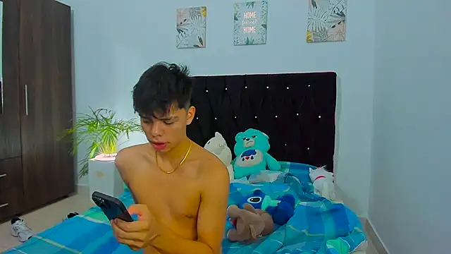 Snapshot of Zacktorres_ chatting on September 30, 11:08 pm Zacktorres  online show from September 30, 11:08 pm