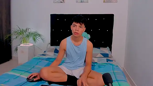 Snapshot of Zacktorres_ chatting on October 4, 6:24 pm Zacktorres  online show from October 4, 6:24 pm
