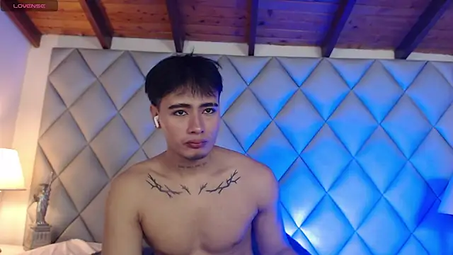 Clement Reyes online show from November 4, 1:23 pm