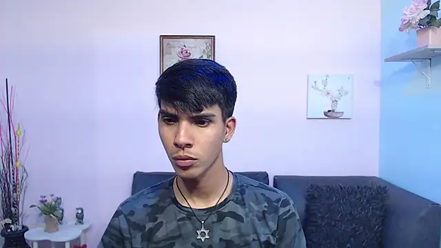 Snapshot of David_925_ chatting on October 24, 7:26 pm David 925  online show from October 24, 7:26 pm