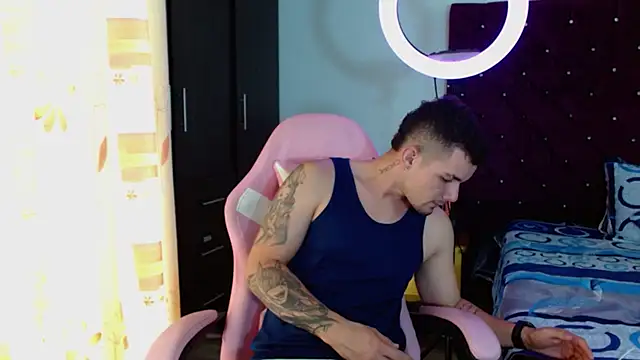 BooyHott  online show from November 6, 7:06 pm