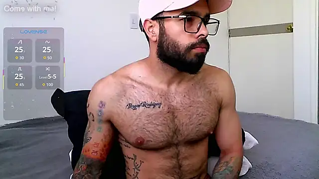 Snapshot of htrebor87 chatting on October 24, 7:59 pm htrebor87 online show from October 24, 7:59 pm