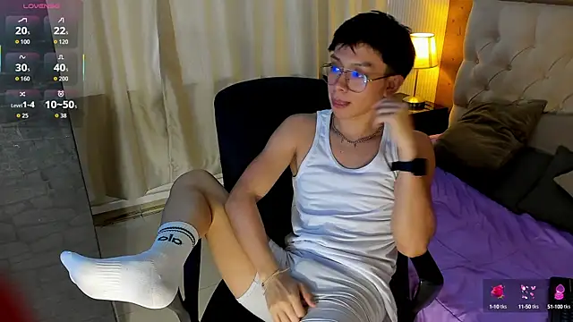 liam twiink online show from October 6, 7:18 pm