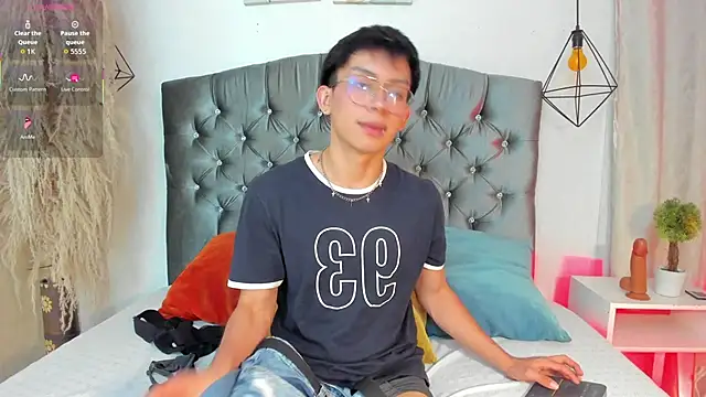 liam twiink online show from October 16, 7:33 pm