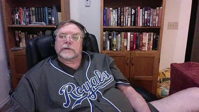 Vinyl22xh online show from March 15, 5:04 am