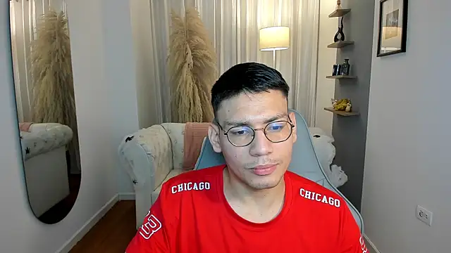 Snapshot of marcuswildx chatting on October 19, 3:15 pm marcuswildx online show from October 19, 3:15 pm