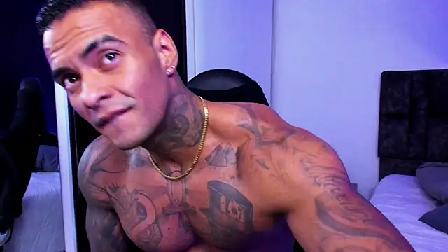 Snapshot of binmontana_ chatting on October 3, 11:10 pm binmontana  online show from October 3, 11:10 pm