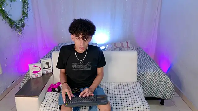 josesweet  online show from October 3, 10:59 pm