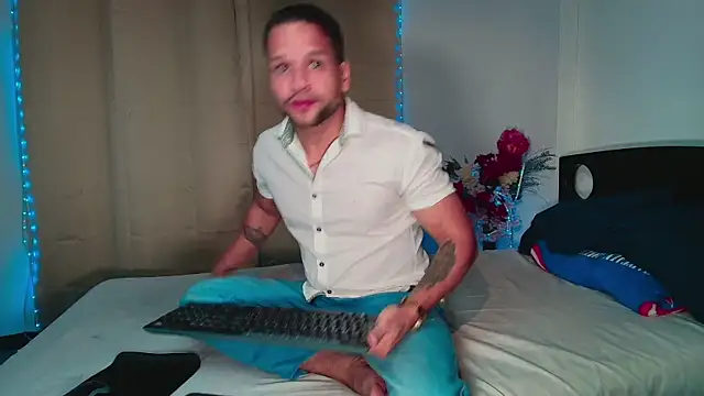 LucasGaeel online show from January 8, 2:06 am