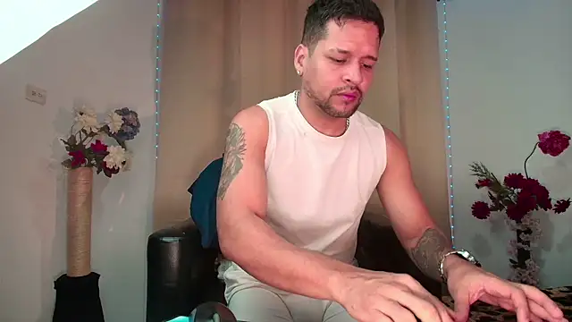 LucasGaeel online show from March 7, 1:42 pm