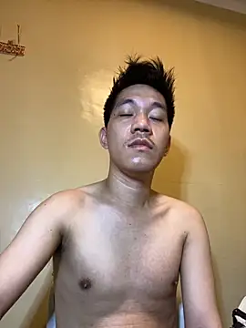 Snapshot of asian_guy_69 chatting on October 24, 1:40 am asian guy 69 online show from October 24, 1:40 am